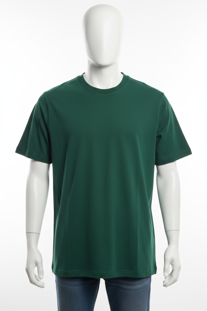 T-shirt vert foncé porté par un mannequin